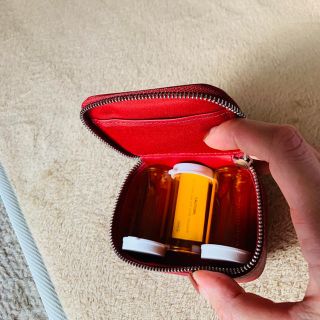 新品コーチの真っ赤なピルケース