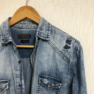 ザラ(ZARA)の【美品】ZARA クラッシュデニムシャツ(シャツ)