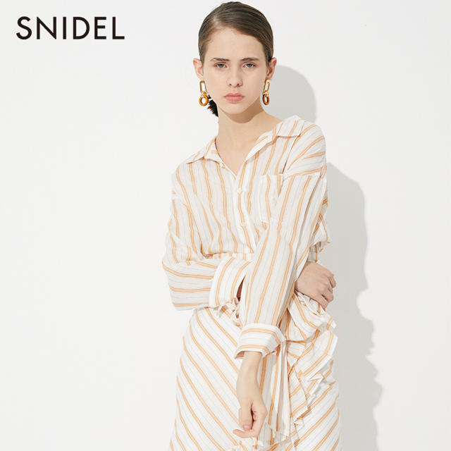 SNIDEL(スナイデル)の美品【スナイデル】シンプルコットンシャツ レディースのトップス(シャツ/ブラウス(長袖/七分))の商品写真