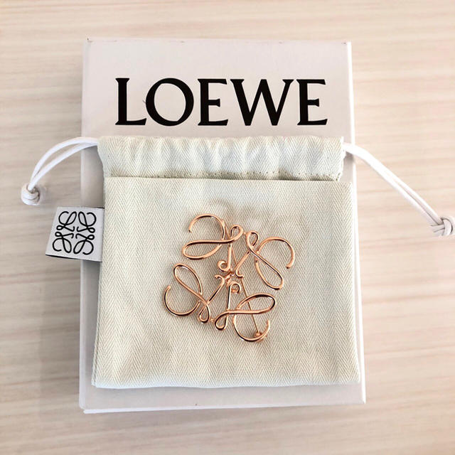 LOEWEロエベ　アナグラム　ブローチ　ゴールド