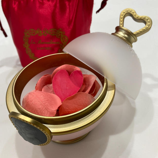 LADUREE(ラデュレ)のラデュレ♡花びらチーク　リミテッド101 コスメ/美容のベースメイク/化粧品(チーク)の商品写真