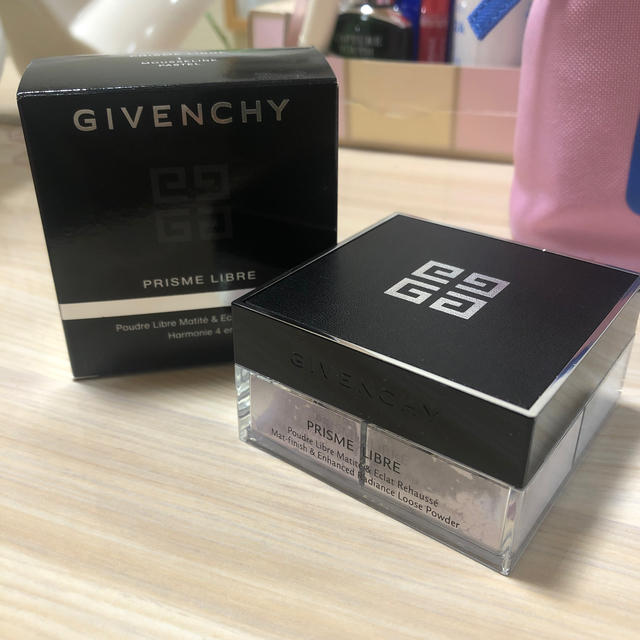 GIVENCHY(ジバンシィ)のGIVENCHY ジバンシイ　ルースパウダー コスメ/美容のベースメイク/化粧品(フェイスパウダー)の商品写真