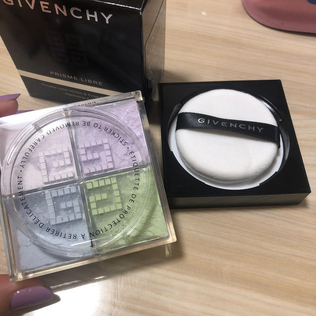 GIVENCHY(ジバンシィ)のGIVENCHY ジバンシイ　ルースパウダー コスメ/美容のベースメイク/化粧品(フェイスパウダー)の商品写真