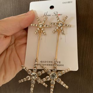 ザラ(ZARA)の新品未使用　スターピアス　雪の花(ピアス)