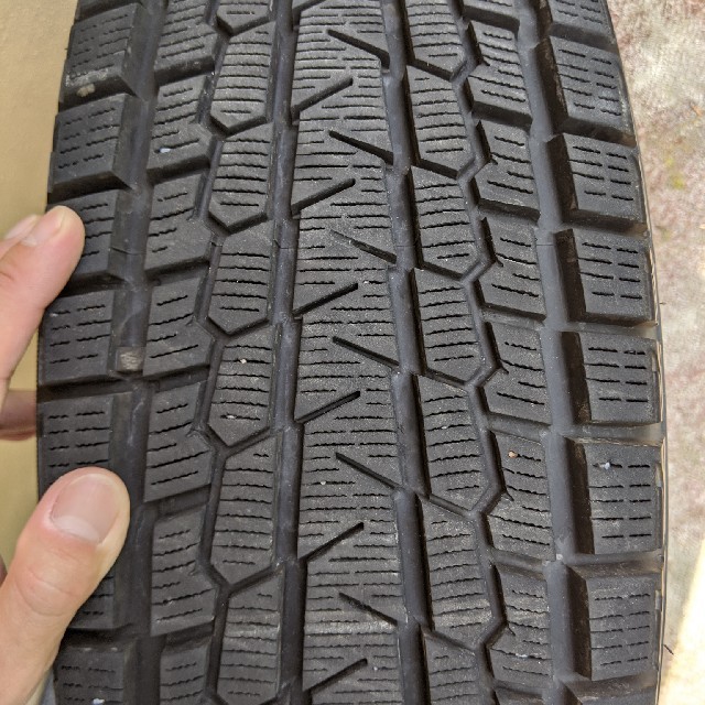 数々の賞を受賞 アークタイヤ4本セット スタッドレスタイヤ 225 55R19
