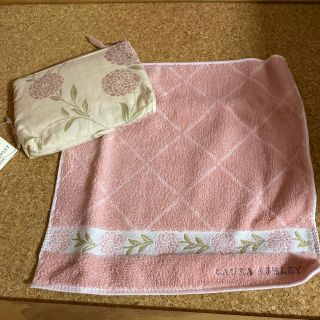 ローラアシュレイ(LAURA ASHLEY)のローラアシュレイ　タオルハンカチ＆ポケットティッシュホルダー(ハンカチ)