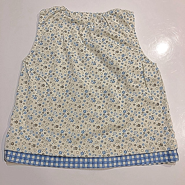 西松屋(ニシマツヤ)の花柄 トップス 95【即購入OK】 キッズ/ベビー/マタニティのキッズ服女の子用(90cm~)(Tシャツ/カットソー)の商品写真