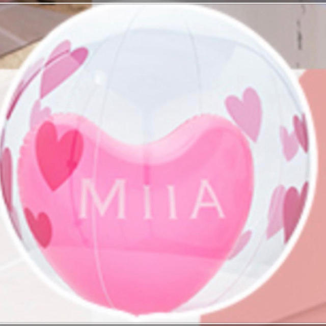 MIIA(ミーア)のまゆゆぷりん様専用　ミーア　ノベルティ  ビーチボール エンタメ/ホビーのコレクション(ノベルティグッズ)の商品写真