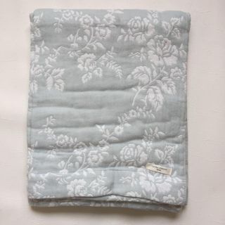 ローラアシュレイ(LAURA ASHLEY)のペールブルー ガーゼケット (布団)