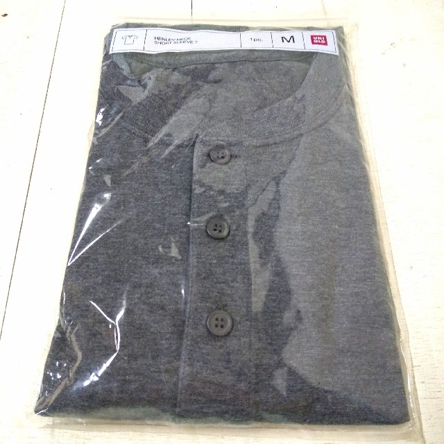 UNIQLO(ユニクロ)のユニクロ Tシャツ グレー メンズのトップス(Tシャツ/カットソー(半袖/袖なし))の商品写真