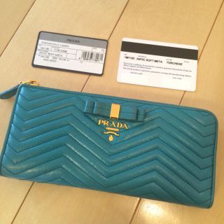 プラダ(PRADA)のPRADA ファスナー式長財布 美品(財布)