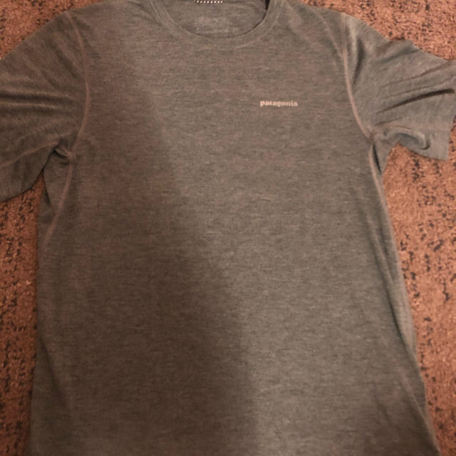 patagonia(パタゴニア)のパタゴニア  Patagonia ナイン トレイルズ Tシャツ Sサイズ カーキ メンズのトップス(Tシャツ/カットソー(半袖/袖なし))の商品写真