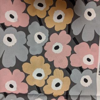 マリメッコ(marimekko)のマリメッコ　ミニウニッコ　ピンク　グレー　ベージュ(生地/糸)