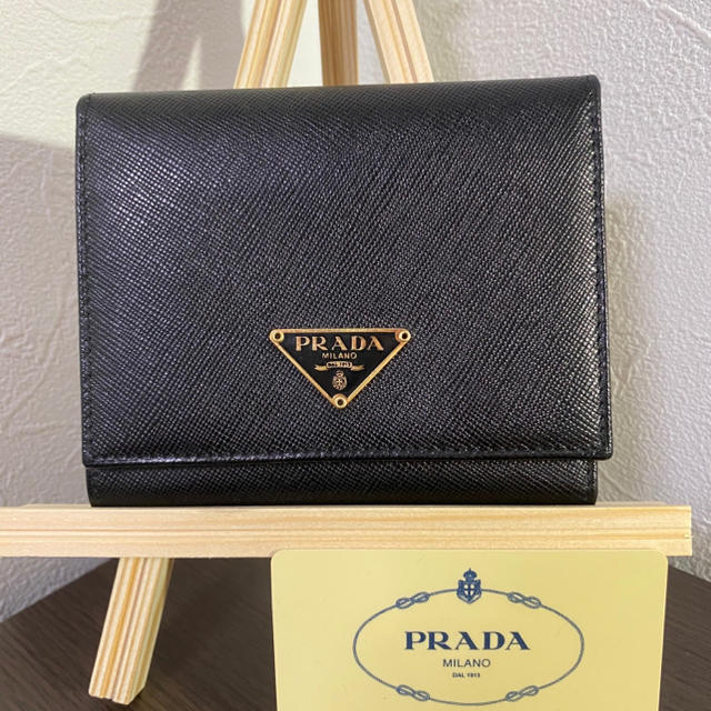 【未使用】PRADA  プラダ　サフィアーノ　三つ折り財布レディース