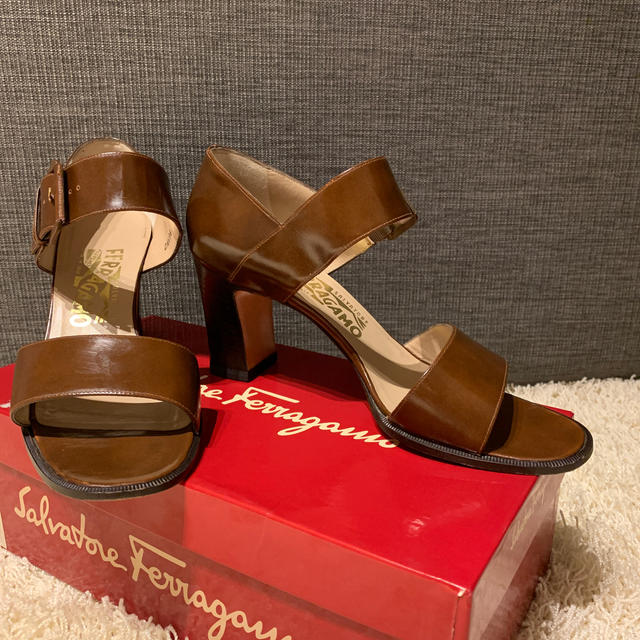 Ferragamo(フェラガモ)のフェラガモ　サンダル　6 1/2 ヒール7cm  レディースの靴/シューズ(サンダル)の商品写真