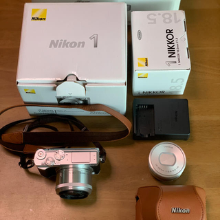 ニコン(Nikon)のNikon NIKON 1 J5 Wレンズキット SILVER(ミラーレス一眼)