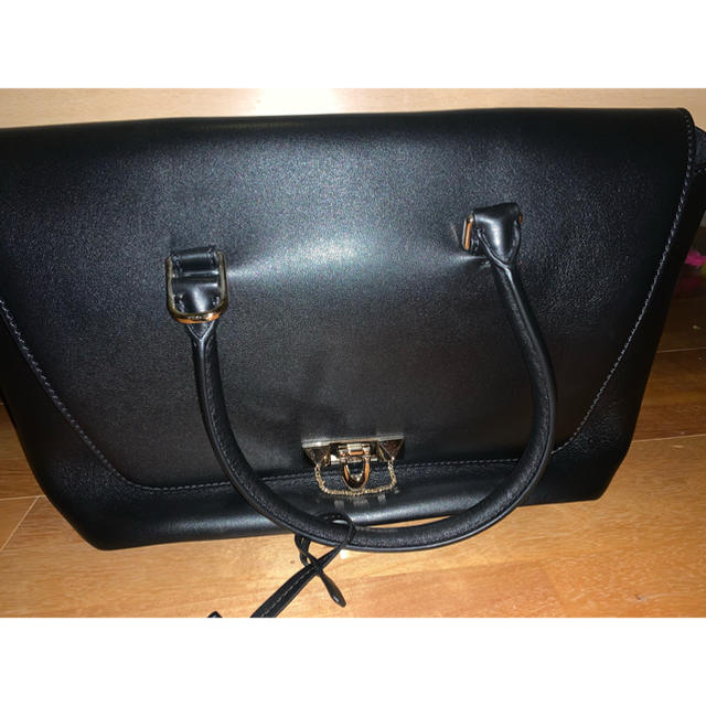 今ならほぼ即納! VALENTINO バレンティノ 鞄 VALENTINO