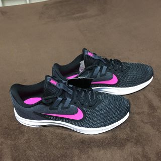 ナイキ(NIKE)のナイキ#24.5＃黒グレーピンク可愛いシユーズです(スニーカー)