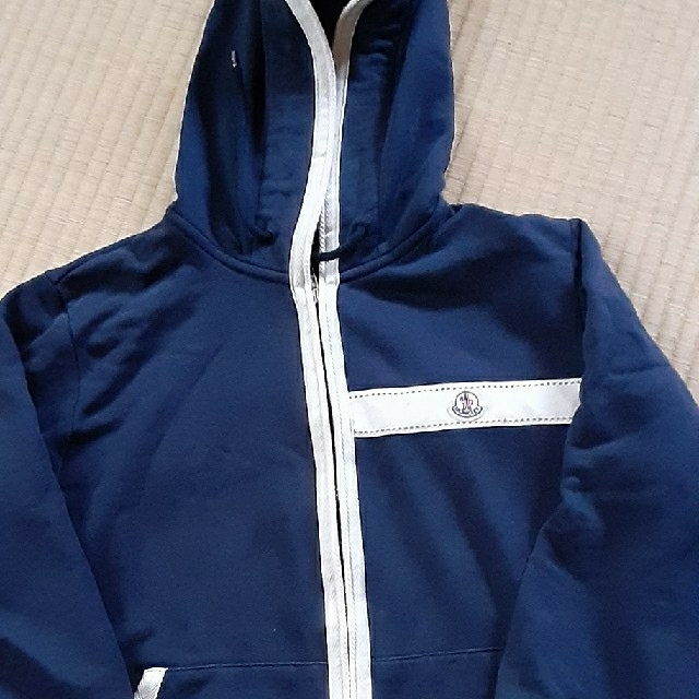 MONCLER(モンクレール)のMONCLER　パーカー　ネイビー　L レディースのトップス(パーカー)の商品写真