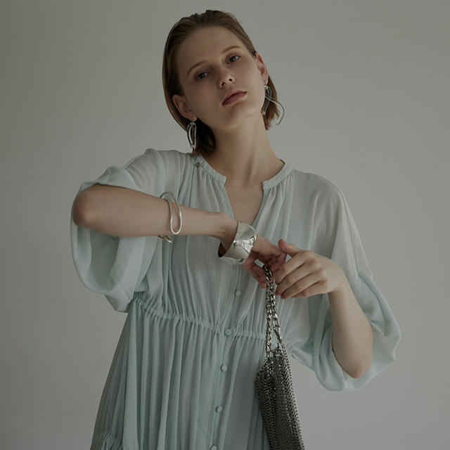 Ameri VINTAGE(アメリヴィンテージ)のアメリヴィンテージ　SHEER TIERED DRESS レディースのワンピース(ロングワンピース/マキシワンピース)の商品写真