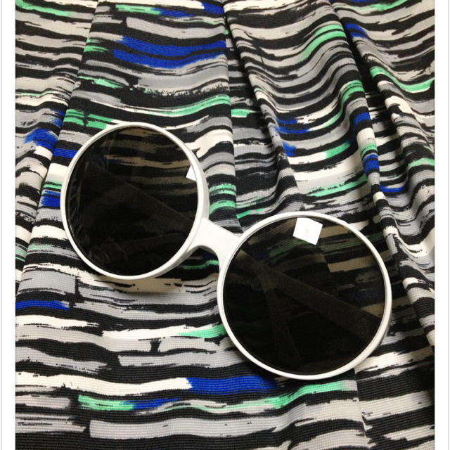 レトロ可愛い❤丸型フレームサングラスWH レディースのファッション小物(サングラス/メガネ)の商品写真