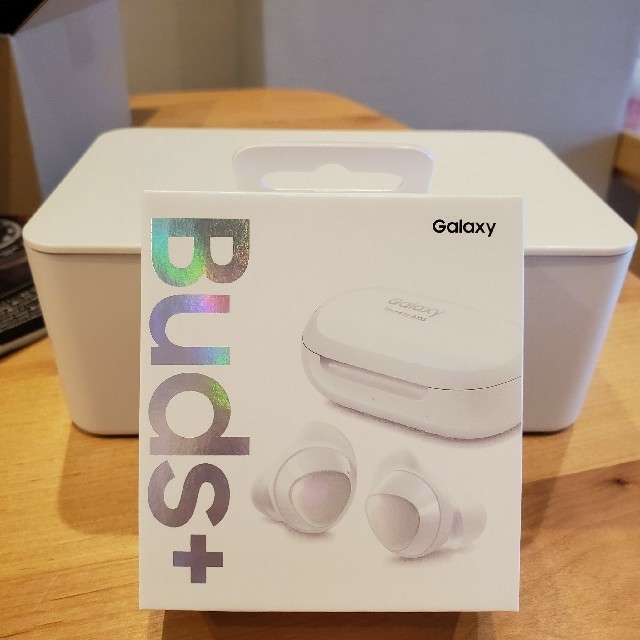 Galaxy(ギャラクシー)のGalaxy Buds+ / ホワイト [Galaxy純正ワイヤレスイヤホン  スマホ/家電/カメラのオーディオ機器(ヘッドフォン/イヤフォン)の商品写真