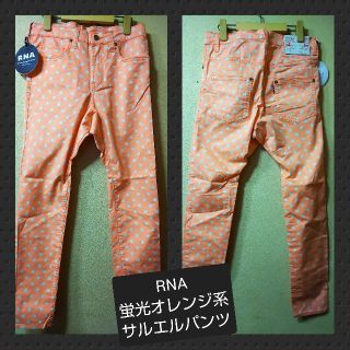 アールエヌエー(RNA)のRNA★新品★蛍光オレンジ系ドット柄サルエル／M(サルエルパンツ)