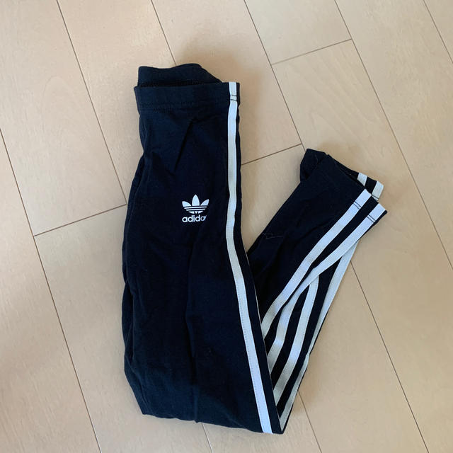 adidas(アディダス)のadidas レギンス　キッズ キッズ/ベビー/マタニティのキッズ服女の子用(90cm~)(パンツ/スパッツ)の商品写真