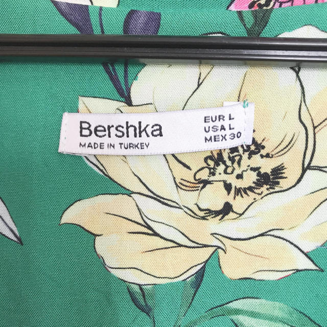 Bershka(ベルシュカ)のオープンカラー花柄シャツマキシワンピース　 レディースのワンピース(ロングワンピース/マキシワンピース)の商品写真