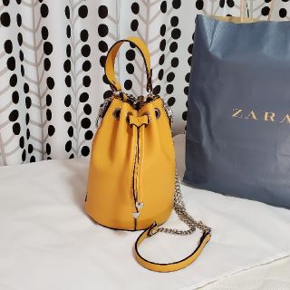 ザラ(ZARA)のZARA ショルダーバッグ　ハンドバッグ　チェーン　イエロー　巾着(ショルダーバッグ)