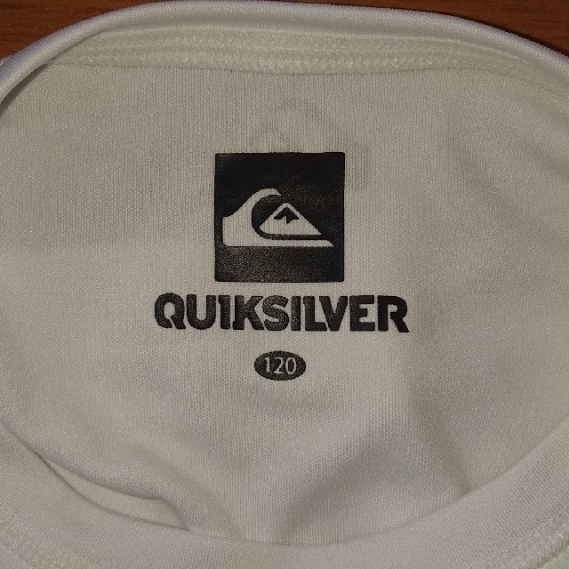 QUIKSILVER(クイックシルバー)の【未使用】QUIKSILVER  キッズ  ラッシュガード キッズ/ベビー/マタニティのキッズ服男の子用(90cm~)(水着)の商品写真