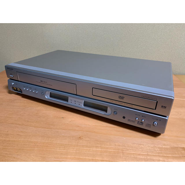 SHARP(シャープ)のシャープ VTR一体型DVDビデオプレーヤー　DV-NC600 スマホ/家電/カメラのテレビ/映像機器(DVDプレーヤー)の商品写真