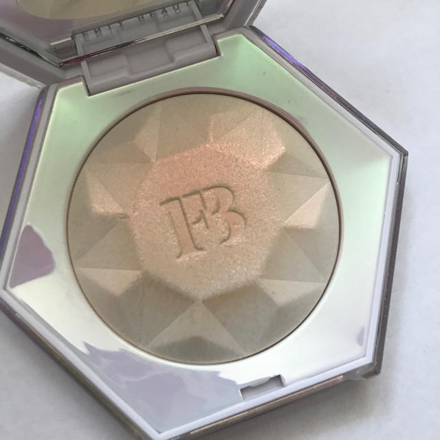 Fenty beauty diamond bombⅡ 限定ハイライター