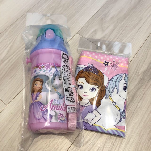 Disney(ディズニー)のご専用です！新品　ソフィア　水筒&ランチ巾着 キッズ/ベビー/マタニティのこども用バッグ(ランチボックス巾着)の商品写真