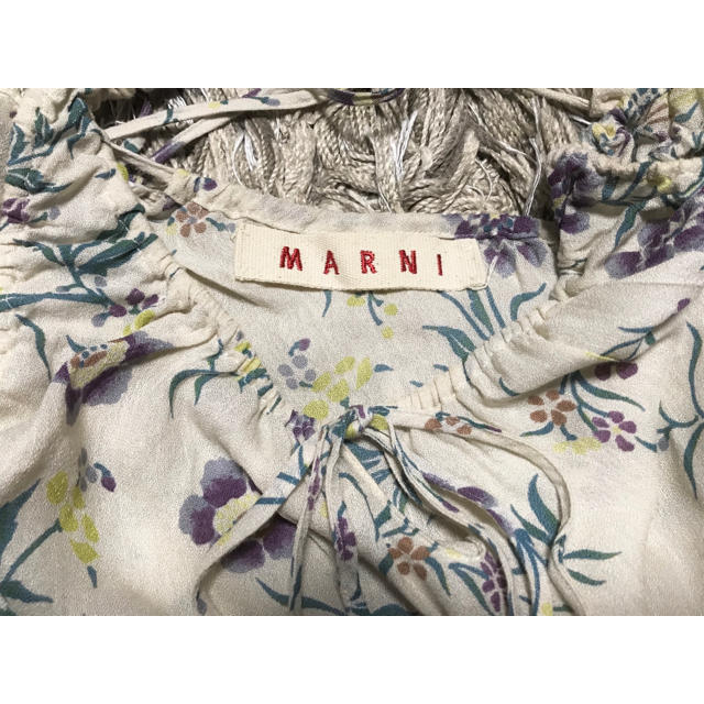 Marni(マルニ)の美品☆定価約4万 MARNI 花鳥プリント ノースリーブブラウス・40 レディースのトップス(シャツ/ブラウス(半袖/袖なし))の商品写真