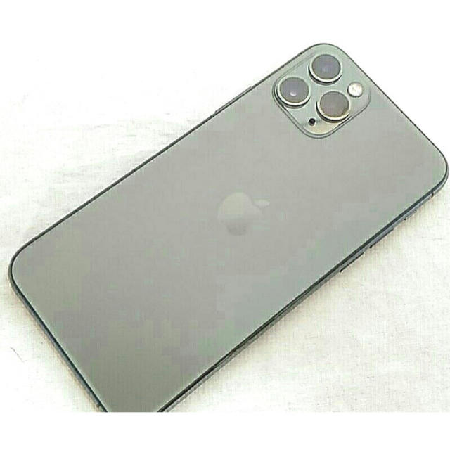 Apple(アップル)の中古 Apple au Phone 11 Pro 64GB ミッドナイトグリーン スマホ/家電/カメラのスマートフォン/携帯電話(スマートフォン本体)の商品写真