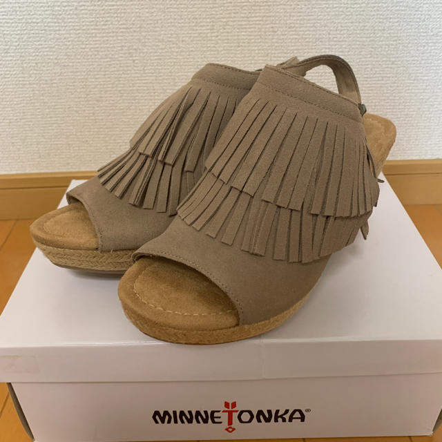 Minnetonka(ミネトンカ)の未使用　ミネトンカ　アシュリー　US8 レディースの靴/シューズ(サンダル)の商品写真