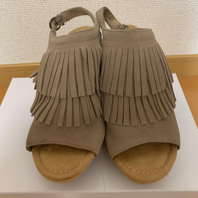 Minnetonka(ミネトンカ)の未使用　ミネトンカ　アシュリー　US8 レディースの靴/シューズ(サンダル)の商品写真