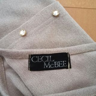 セシルマクビー(CECIL McBEE)のベージュ　トップス(カットソー(半袖/袖なし))