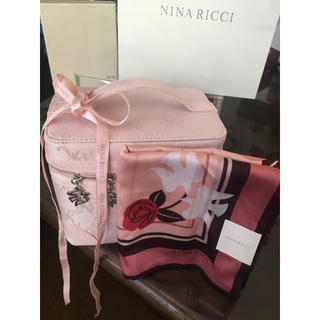 ニナリッチ(NINA RICCI)の送料込み♡ニナリッチ♡ハンカチとバニティのセット(ショルダーバッグ)