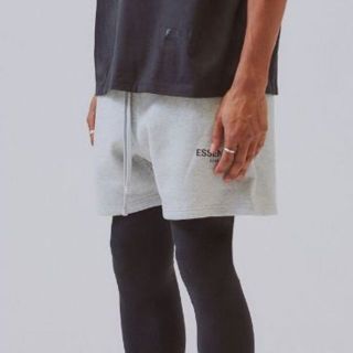 フィアオブゴッド(FEAR OF GOD)の★FOG ESSENTIALS★ スウェットショーツ ヘザーグレー［S］(ショートパンツ)