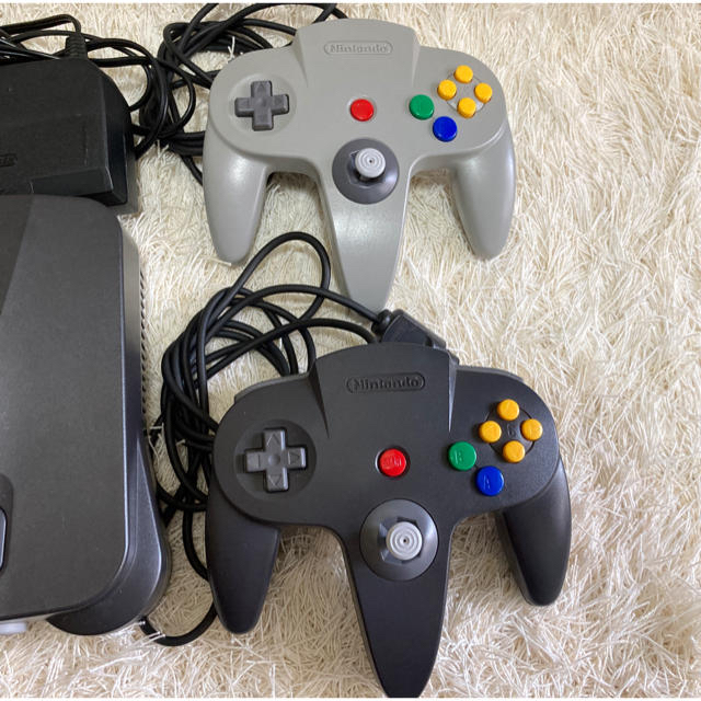 NINTENDO 64(ニンテンドウ64)の任天堂64 本体　コントローラー2台　ソフト 5本セット エンタメ/ホビーのゲームソフト/ゲーム機本体(家庭用ゲーム機本体)の商品写真