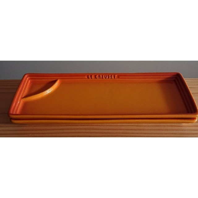 LE CREUSET(ルクルーゼ)のサカナ・プレート(2皿)🍊マロニエオレンジ インテリア/住まい/日用品のキッチン/食器(食器)の商品写真