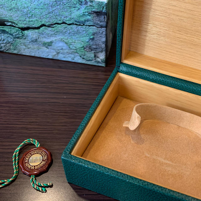 ROLEX OYSTER 箱のみ(付属品一式含む) ROLEX OYSTER 箱のみ(付属品一式含む)