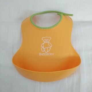 ベビービョルン(BABYBJORN)のベビービョルン　スタイ　プラスチック製(お食事エプロン)