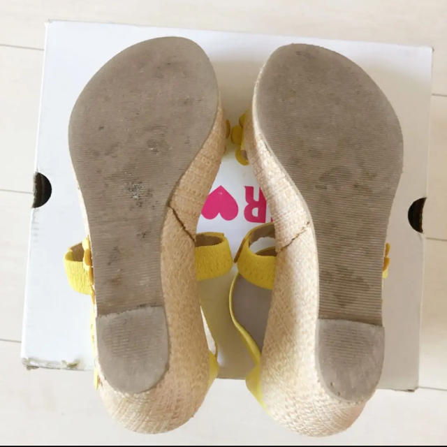 JENNI(ジェニィ)のジェニィ　サンダル　お花　黄色　21cm キッズ/ベビー/マタニティのキッズ靴/シューズ(15cm~)(サンダル)の商品写真