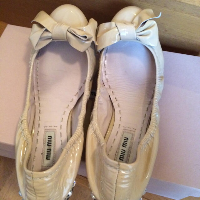 miumiu(ミュウミュウ)のラインストーン付き バレエシューズ レディースの靴/シューズ(バレエシューズ)の商品写真