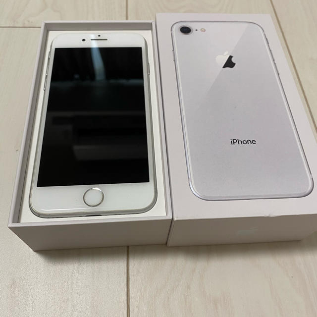 ※※土日限り値下げ【美品】☆SIM解除済み☆iPhone8 silver64G