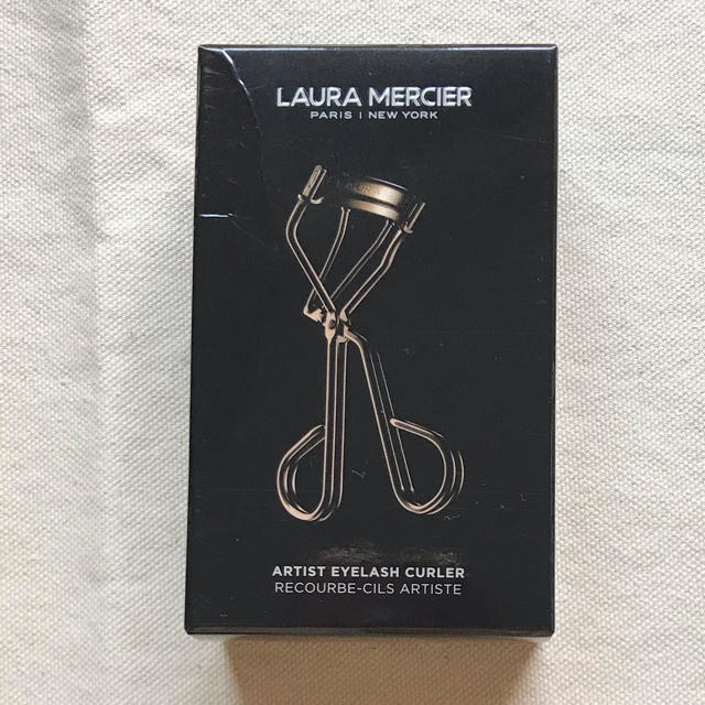 laura mercier(ローラメルシエ)のローラメルシエ  アーティスト アイラッシュ カーラー 箱潰れあり コスメ/美容のメイク道具/ケアグッズ(ビューラー・カーラー)の商品写真