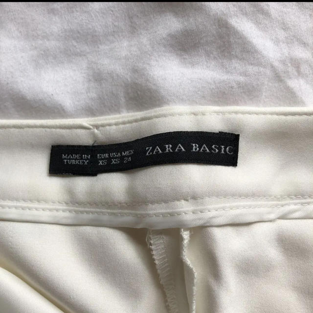 ZARA(ザラ)のホワイトショートパンツ メンズのパンツ(ショートパンツ)の商品写真